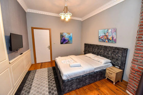 Royal Garden Suite Hotel