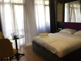 Royal Garden Suite Hotel