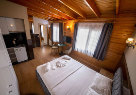 Royal Garden Suite Hotel