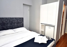 Royal Garden Suite Hotel