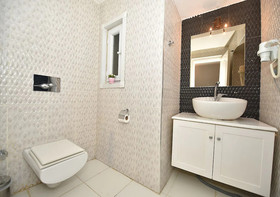 Royal Garden Suite Hotel