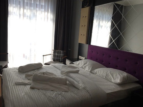 Royal Garden Suite Hotel