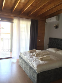 Royal Garden Suite Hotel