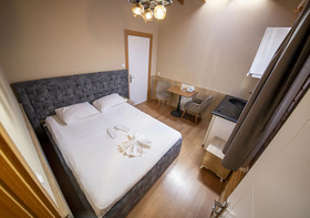 Royal Garden Suite Hotel