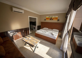 Royal Garden Suite Hotel