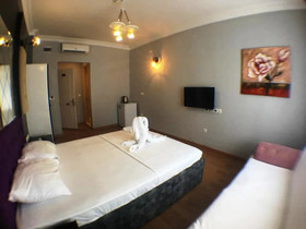 Royal Garden Suite Hotel