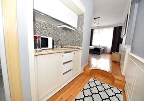 Royal Garden Suite Hotel