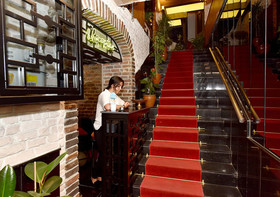 Royal Garden Suite Hotel