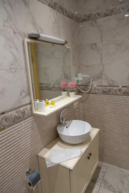 Royal Garden Suite Hotel