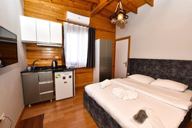 Royal Garden Suite Hotel