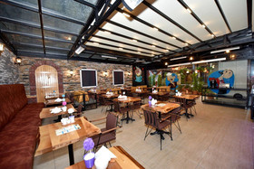 Royal Garden Suite Hotel