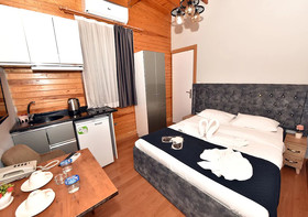 Royal Garden Suite Hotel