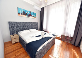 Royal Garden Suite Hotel