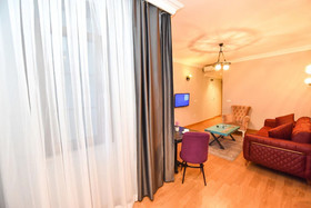 Royal Garden Suite Hotel