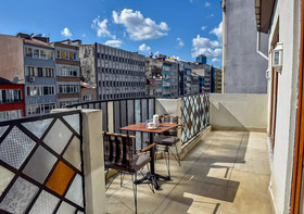 Royal Garden Suite Hotel