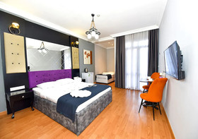 Royal Garden Suite Hotel