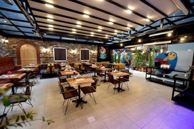 Royal Garden Suite Hotel