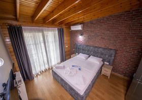 Royal Garden Suite Hotel