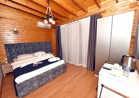 Royal Garden Suite Hotel