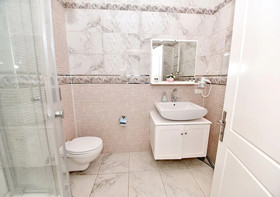 Royal Garden Suite Hotel