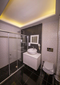 Royal Garden Suite Hotel