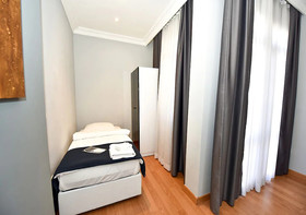 Royal Garden Suite Hotel