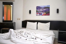 Gold Twins Family Beach Hotel