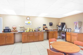 Days Inn by Wyndham Albany