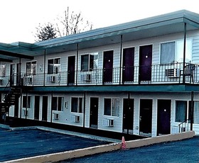 Pine Lodge Motel