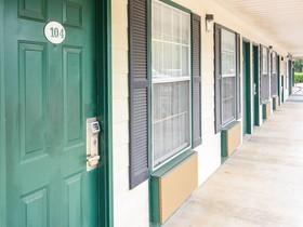 OYO Hotel Calhoun GA I-75 & US-41 Hwy