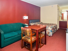 OYO Hotel Calhoun GA I-75 & US-41 Hwy