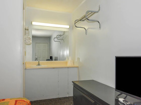 OYO Hotel Calhoun GA I-75 & US-41 Hwy