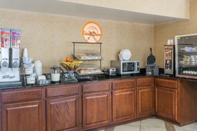 Howard Johnson by Wyndham Dalton