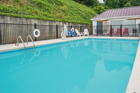 Howard Johnson by Wyndham Dalton