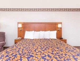 Howard Johnson by Wyndham Perry GA