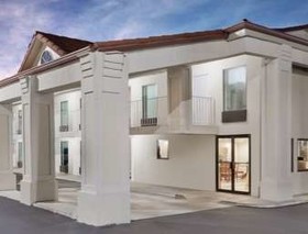 Super 8 by Wyndham Ringgold