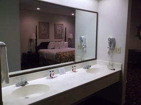 Baymont by Wyndham Metropolis