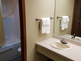 Apple Tree Inn and Suites
