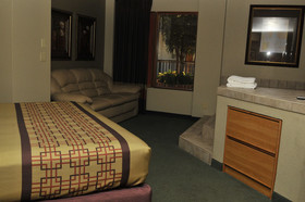 Apple Tree Inn and Suites