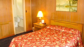 Budget Host Golden Wheat Motel