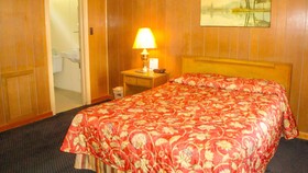 Budget Host Golden Wheat Motel