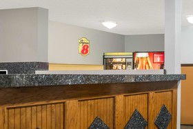 Super 8 by Wyndham Topeka/Wanamaker RD/I-70