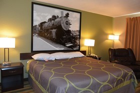 Super 8 by Wyndham Topeka/Wanamaker RD/I-70