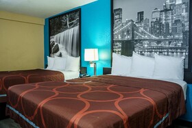 Super 8 by Wyndham Wichita Airport
