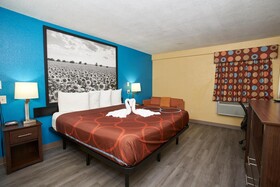 Super 8 by Wyndham Wichita Airport
