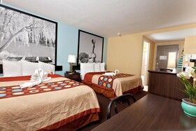 Super 8 by Wyndham Wichita Airport