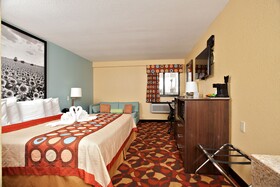 Super 8 by Wyndham Wichita Airport