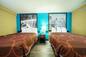 Super 8 by Wyndham Wichita Airport