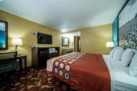 Super 8 by Wyndham Wichita Airport