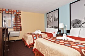 Super 8 by Wyndham Wichita Airport